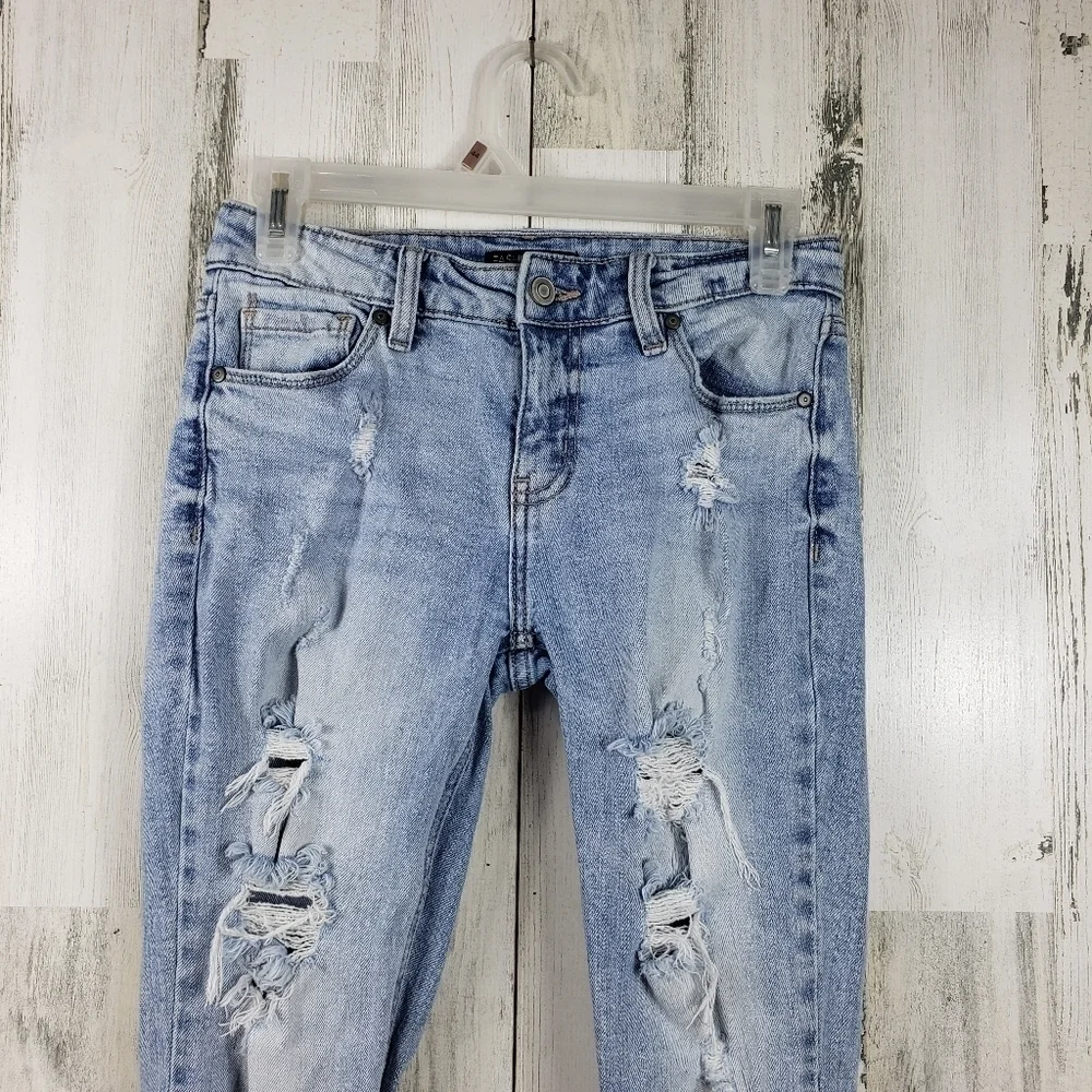 Fashion nova light wash highly ripped skinny jeans juniors size 1